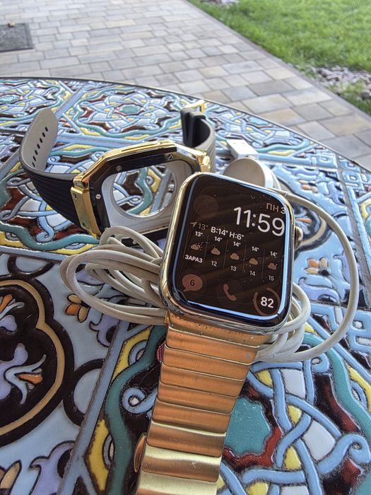 Apple Watch Series 8 45mm LTE Gold Stainless Steel