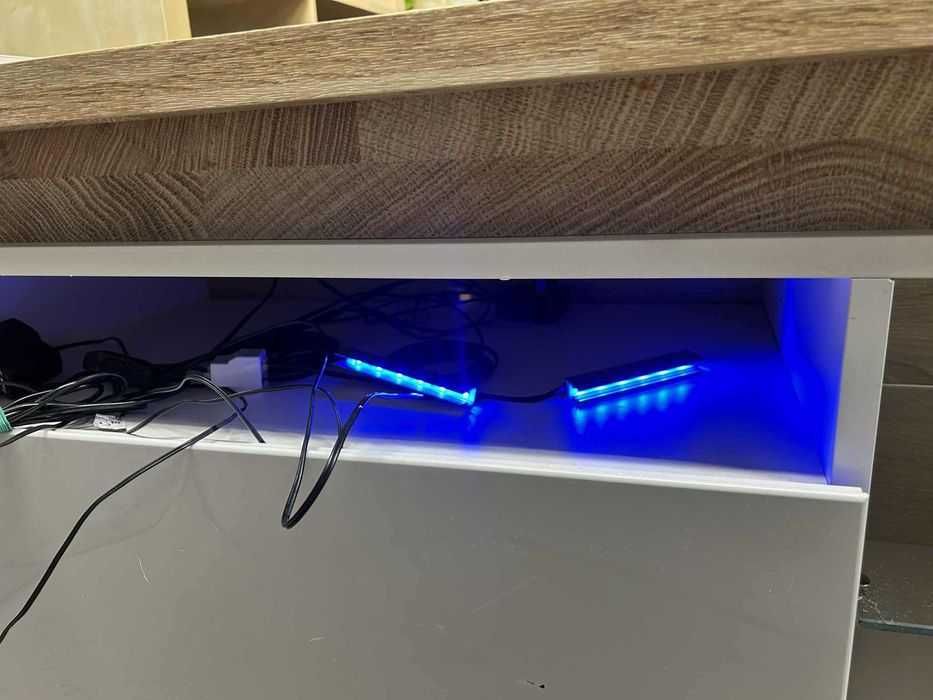 Szafka RTV z ledami 147x46x56 (możliwy transport)