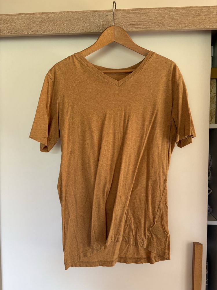 Męski t-shirt w serek