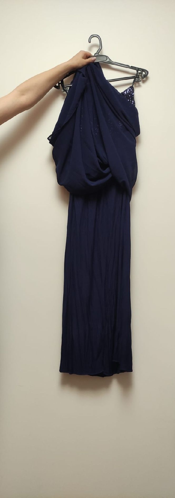Vestido Cai-cai Azul Escuro com Lantejoulas