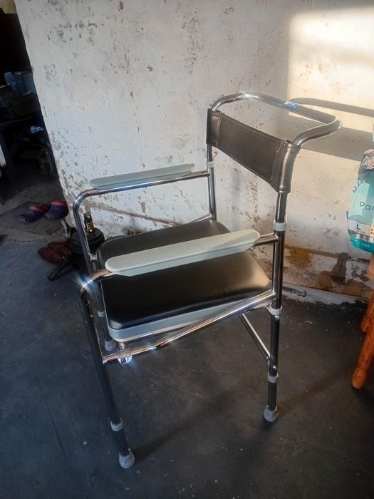 Стул-крісло гігієнічне туалетне