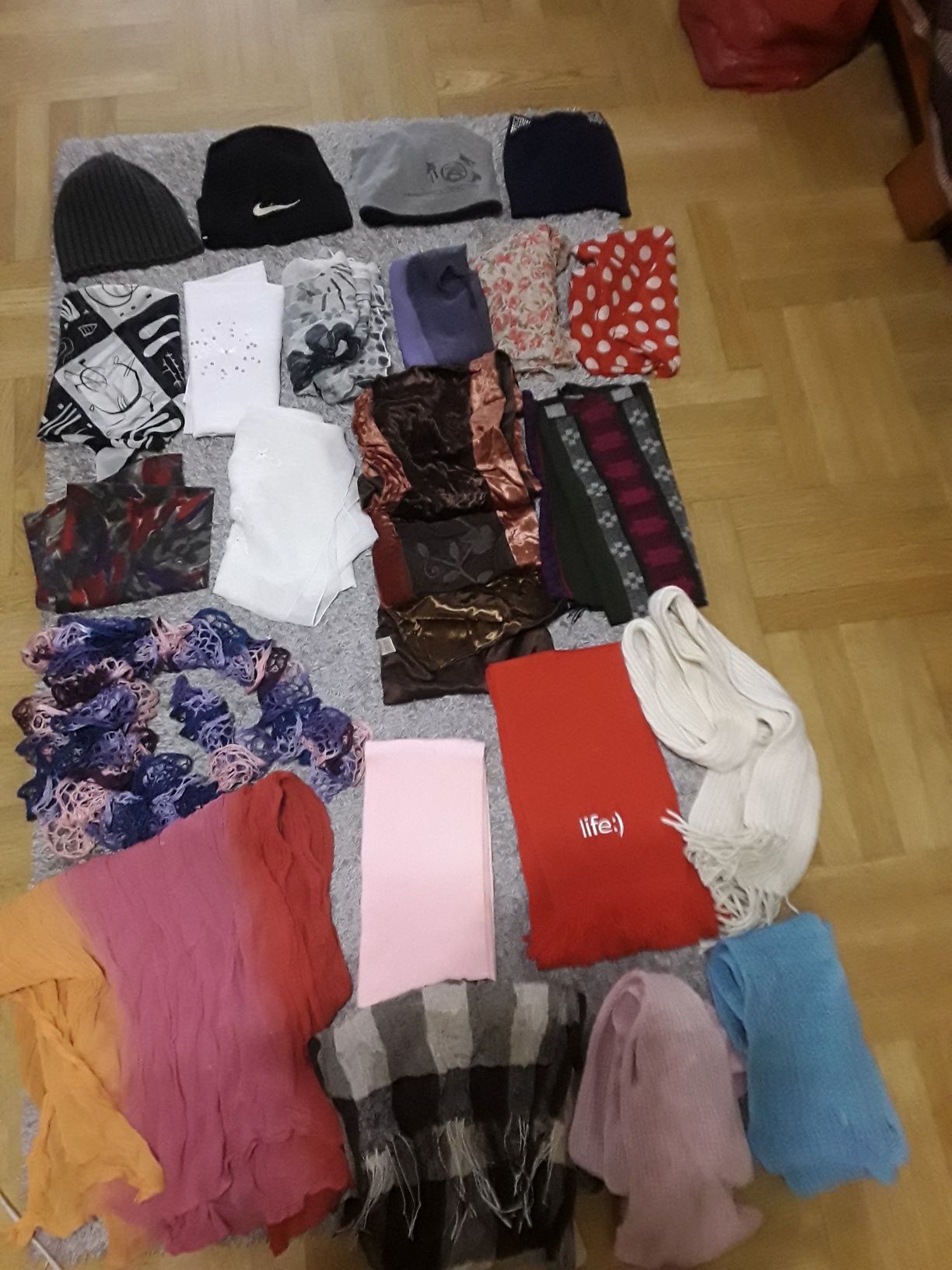 Берети, шапки, рукавиці