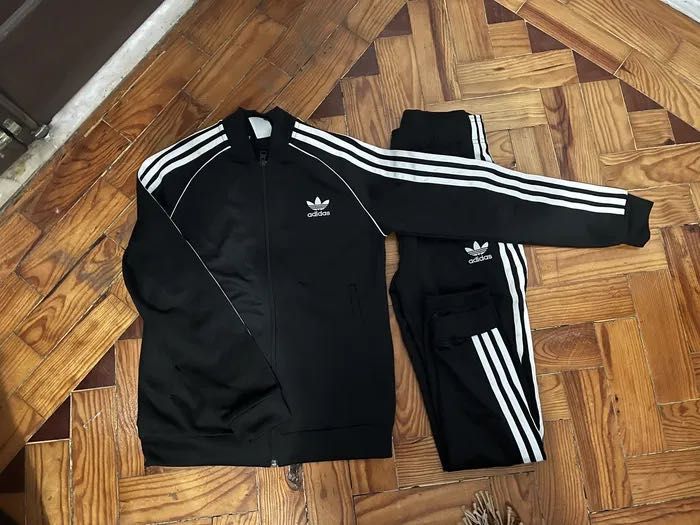 FATO DA ADIDAS SUPERSTAR EM COR PRETA DISPONÍVEL!