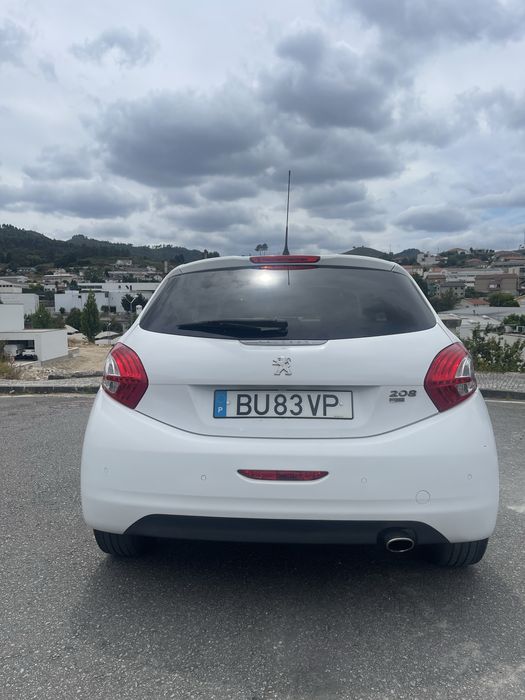 Peugeot 208 1.6D Feline