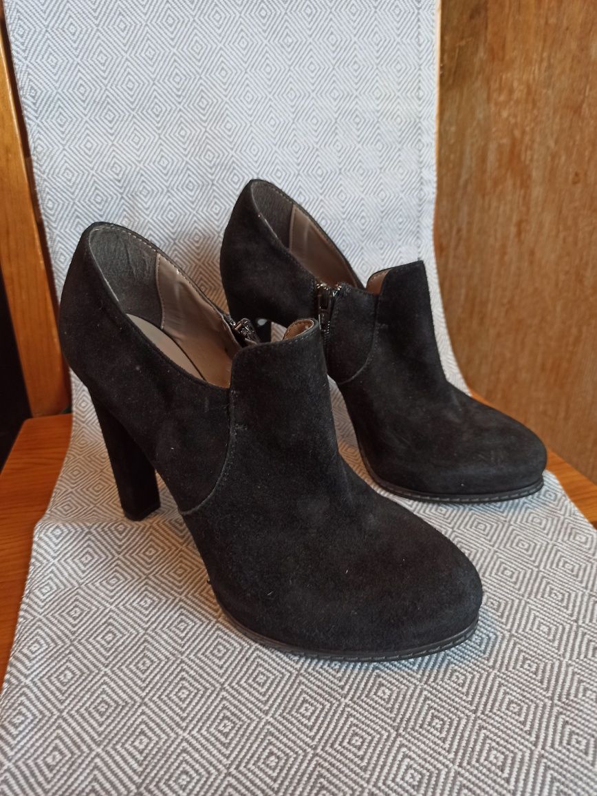 Botki zamszowe MAI PIU SENZA r. 39