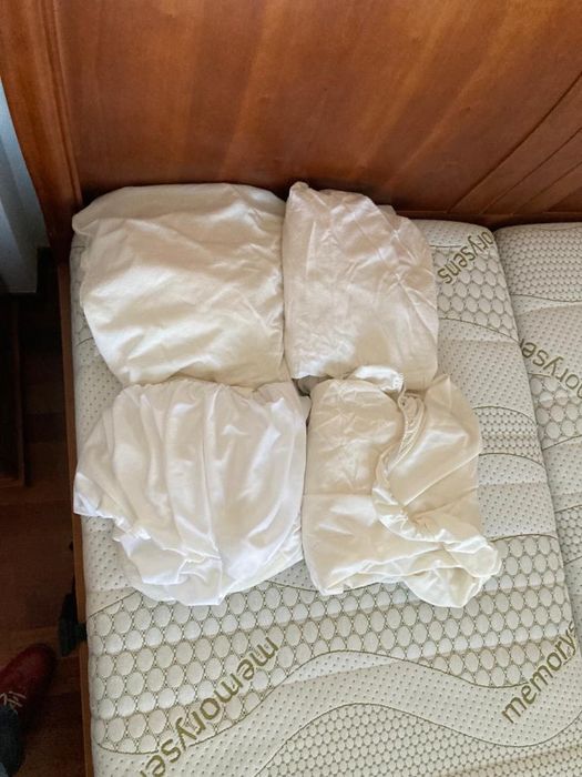 2 Estrados articulados eléctricos e 2 colchões Mindol