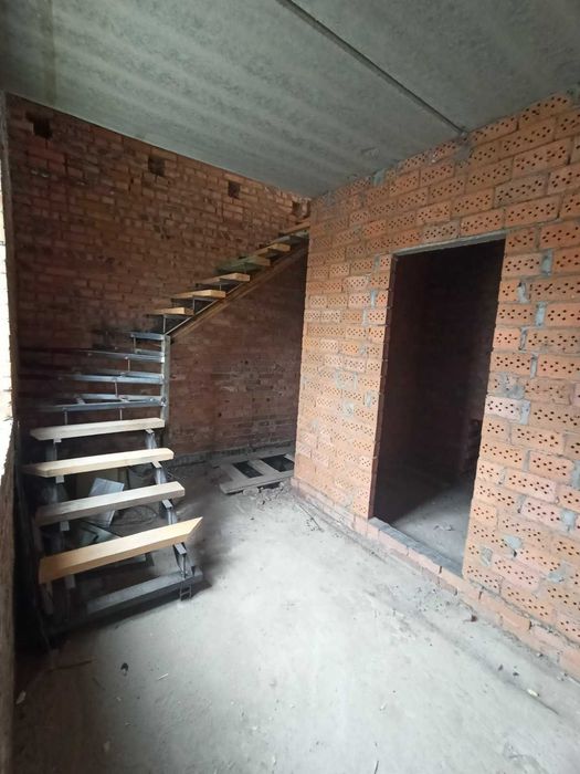 Продаж 2 поверхового будинку/ділянкою на 7 соток, 140 кв. м, 5 кімнат