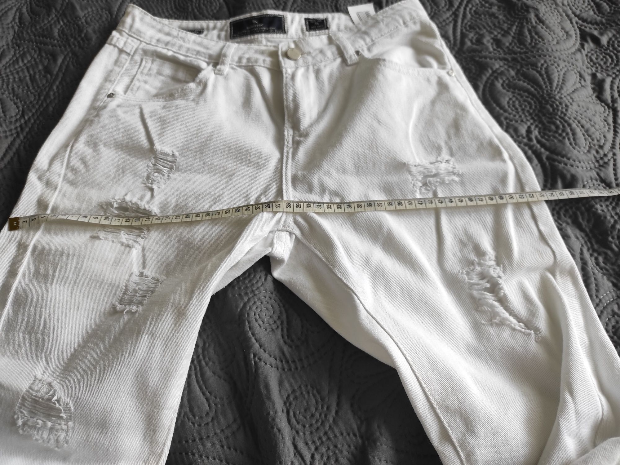 Białe spodnie z przetarciami Medicine rozmiar 36/38
