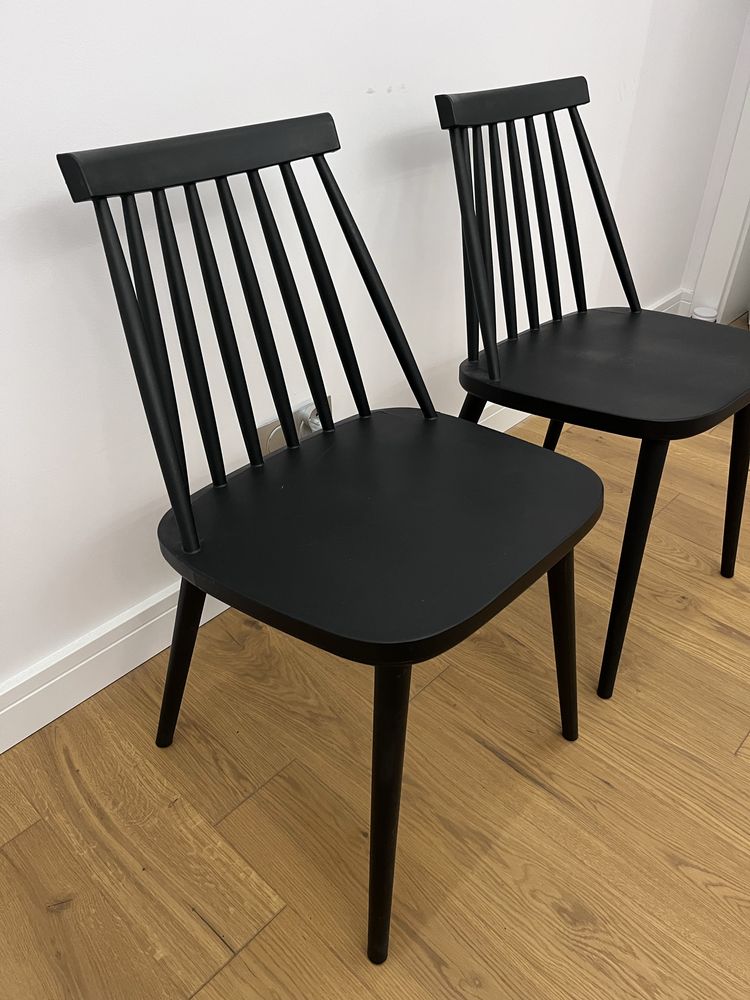 2 krzesła ogrodowe bardzo stabilne czarne plastikowe
