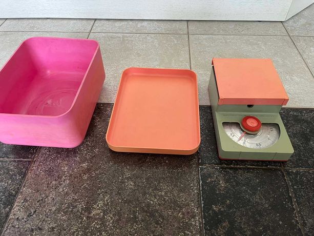 Весы кухонные с чашей и коробкой механические пластик