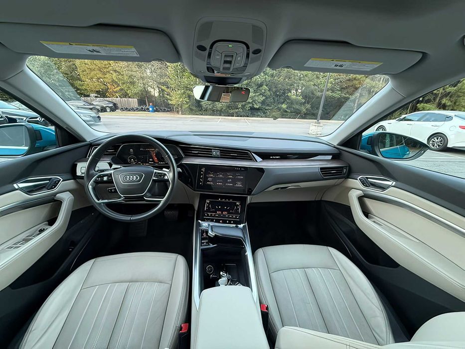 Audi e-tron quattro      2019