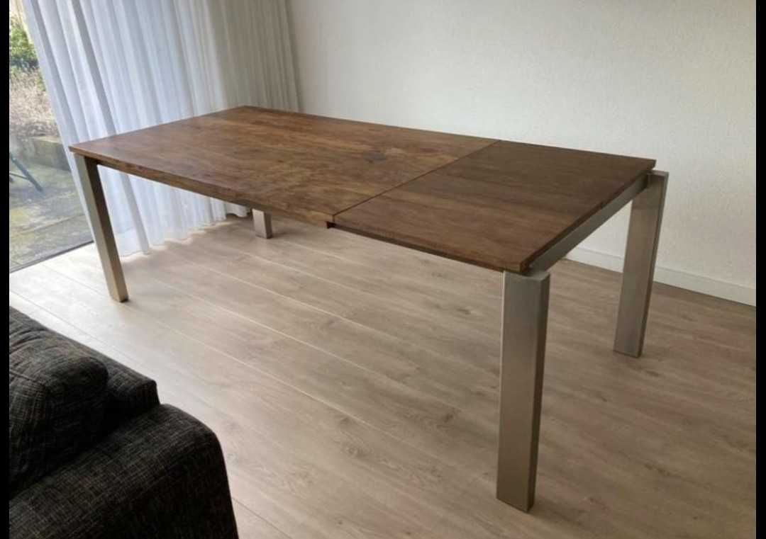 Stół drewniany z metalowy nogami Henders en Hazel