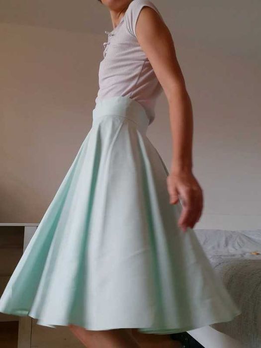 Spódnica rozkloszowana miętowa XS piękna klasyczna elegancka