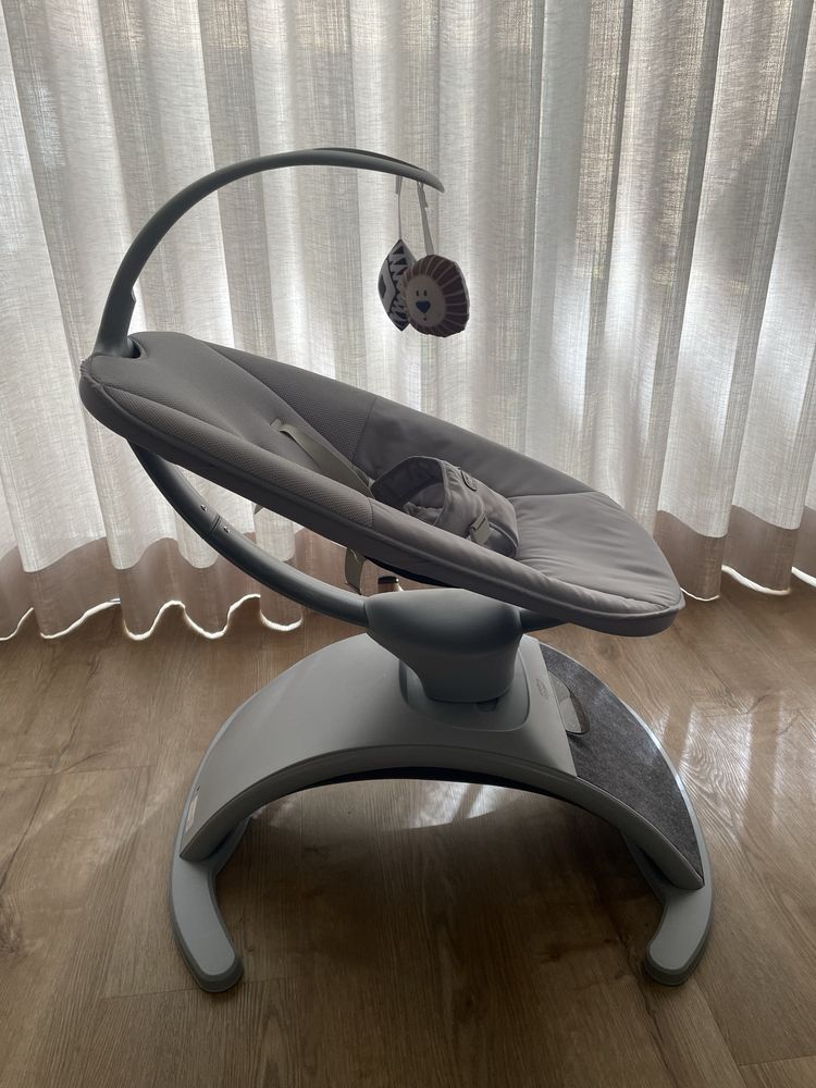 Cadeira de bebé com baloiço e música