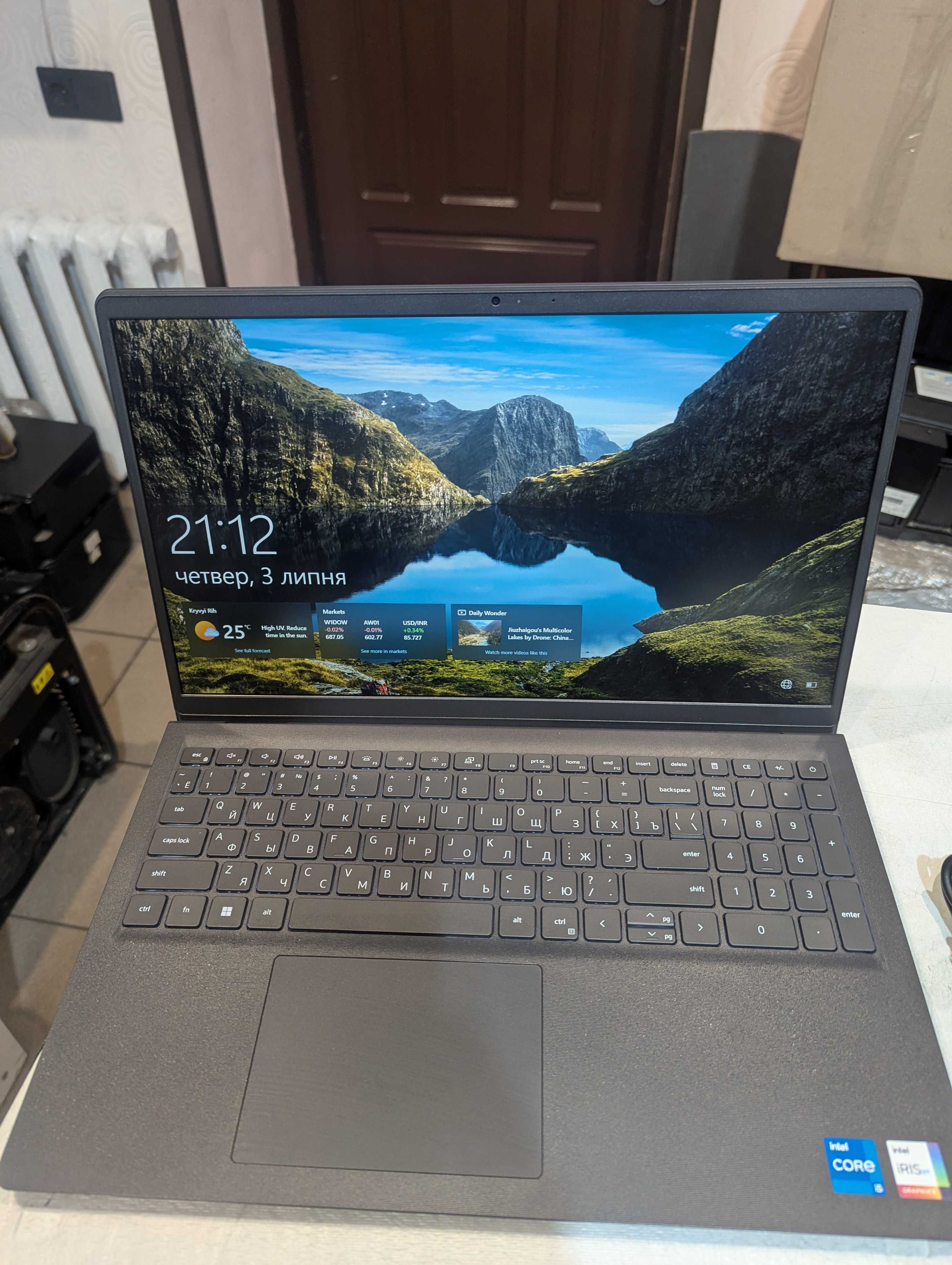 Ноутбук Dell Vostro 3520 (N5315PVNB3520UA) полностью новый, не пользов