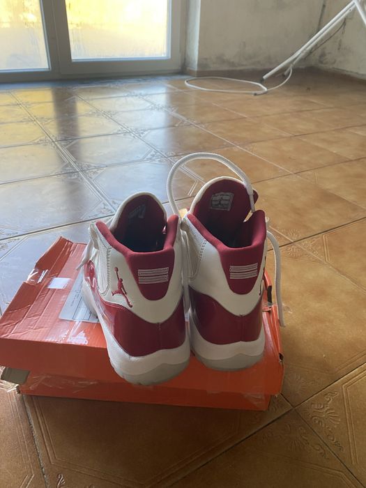 Jordan 11 vermelha ,tamanho 42,5
