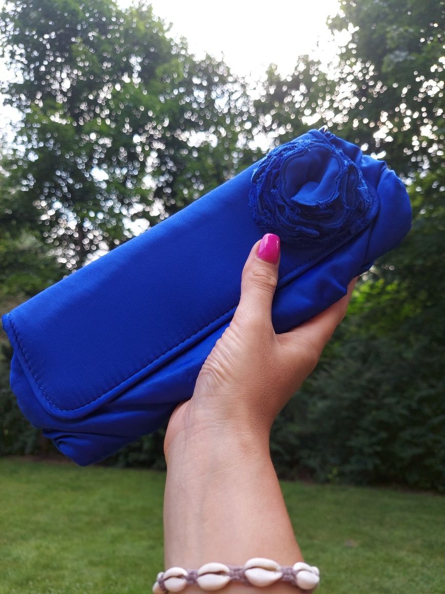 Jak nowa torebka satynowa Menbur kopertówka niebieska chaberkowa