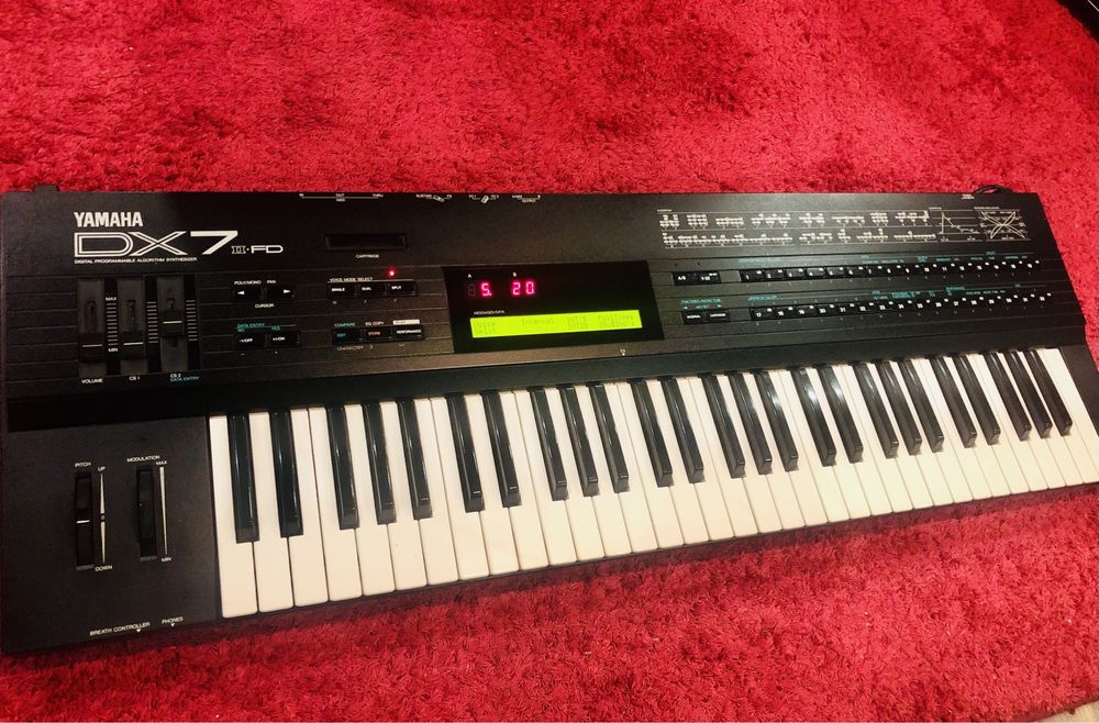 Yamaha DX7II FD - sintetizador FM anos 80