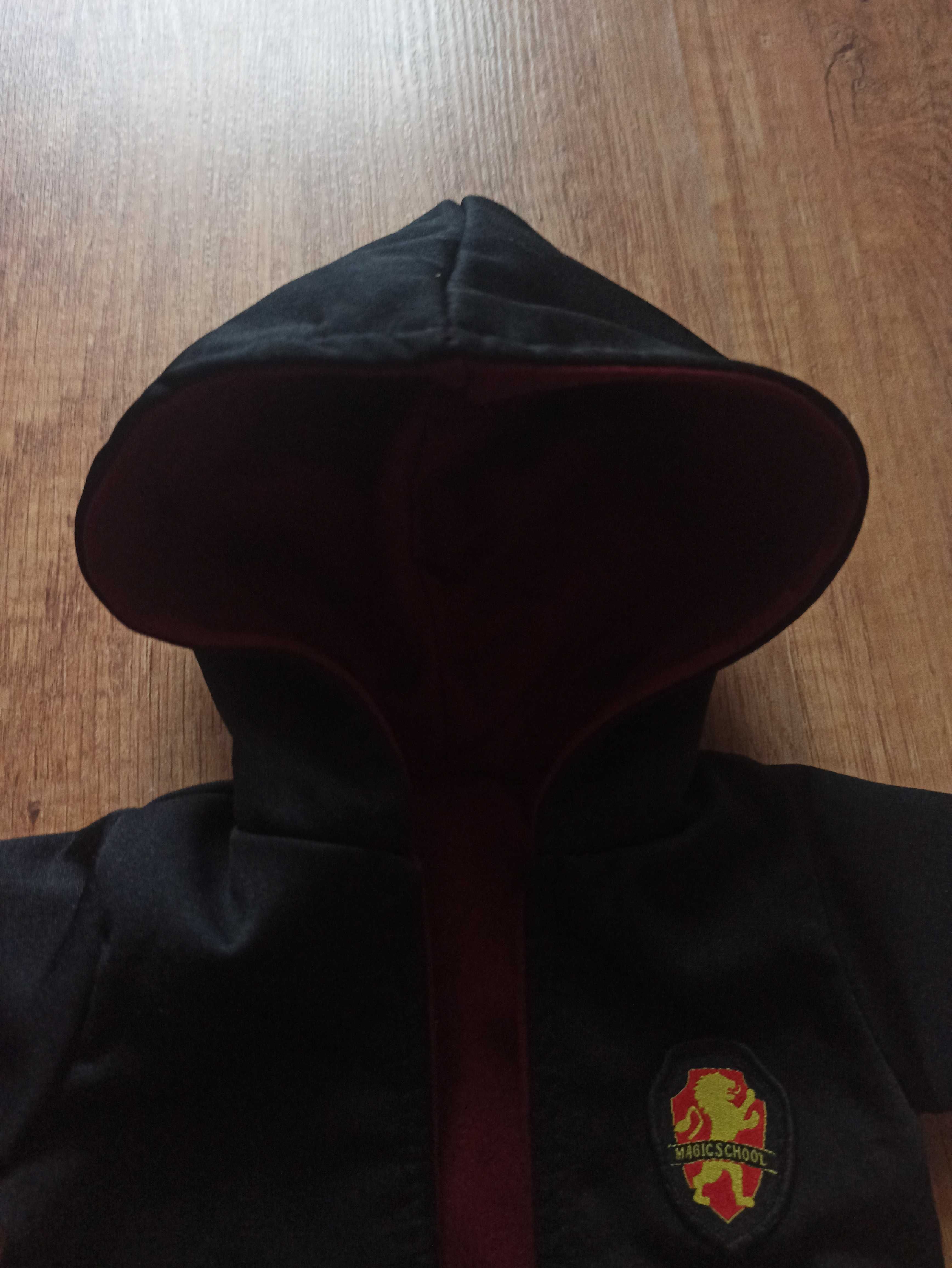 Płaszczyk dla lalki Harry Potter Hogwart z kapturem ubranko dla lalki
