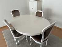 Mesa com cadeiras