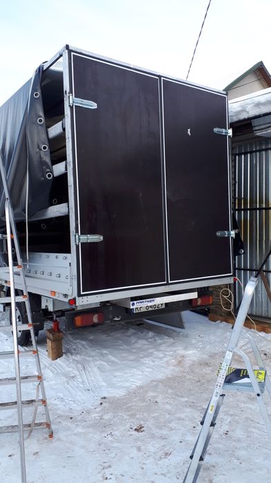 Задній тент на двері. Виготовлення авто дверей до причепів та пландек.