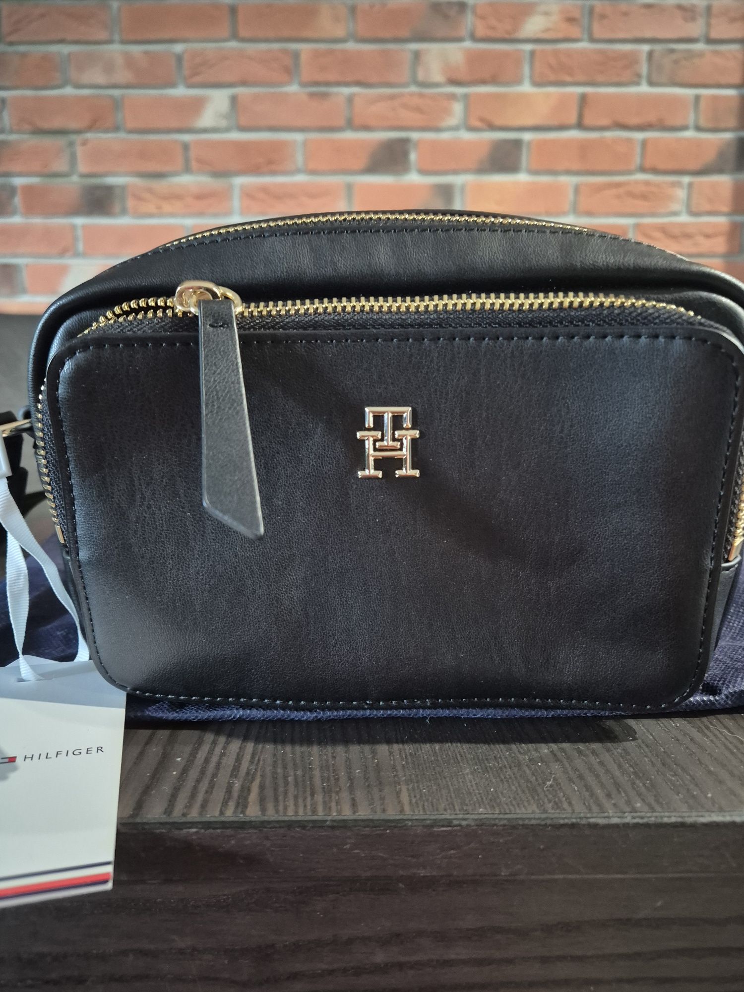 Torebka listonoszka Tommy Hilfiger,  Nowa