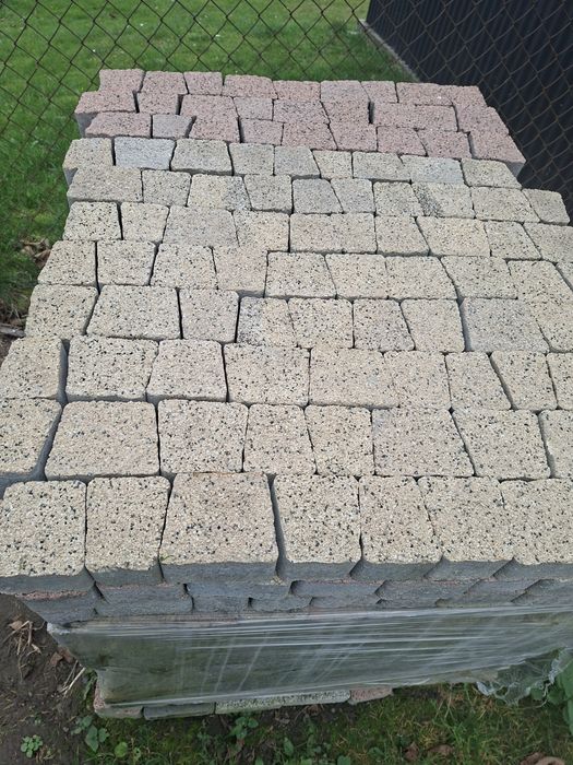 Kostka brukowa z rozbiurki