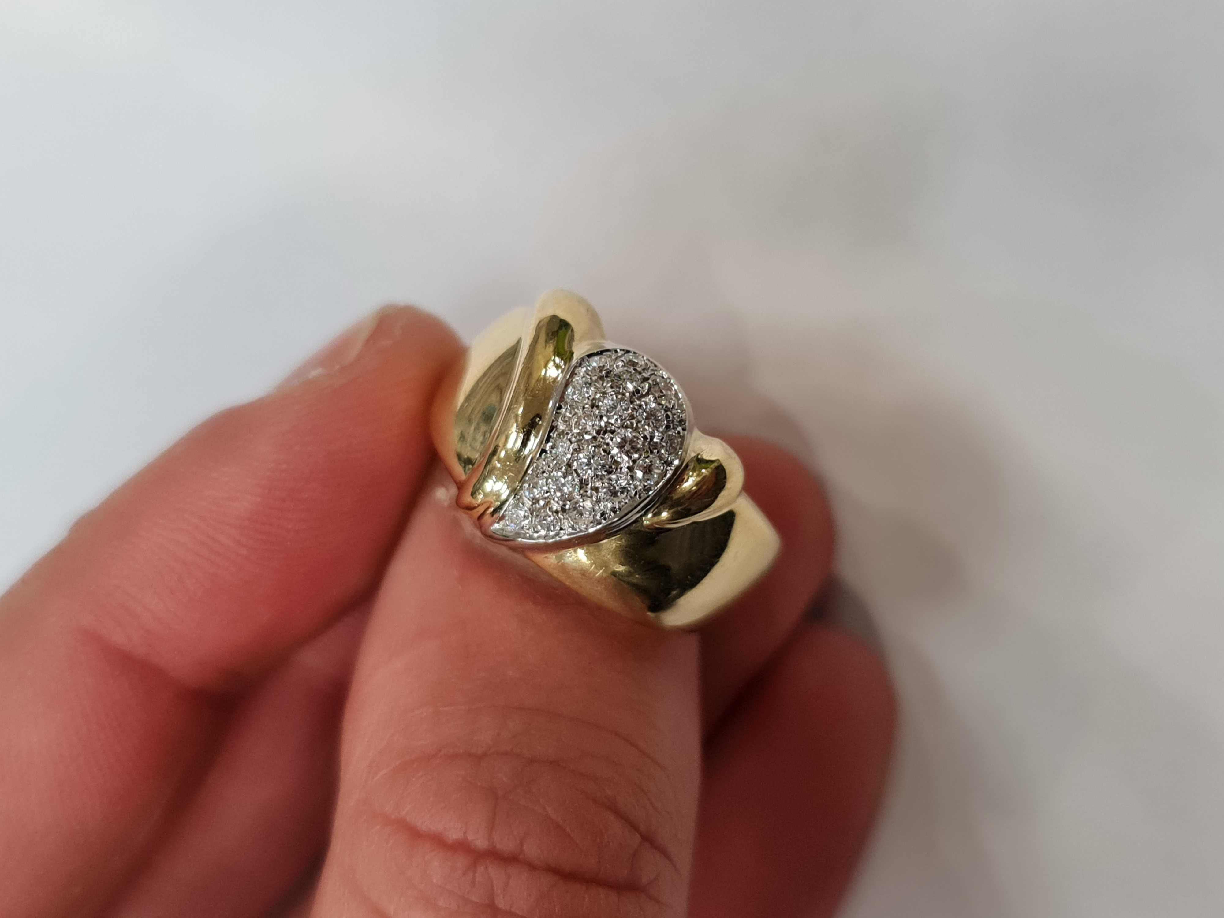 19x DIA/ Złoty pierścionek damski/ 750/ 6.87 gram/ R17/ II poł XX wiek