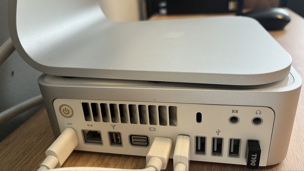 Mac Mini 2009r 8/256GB + monitor