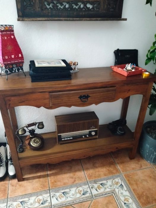 Móvel de madeira rústico