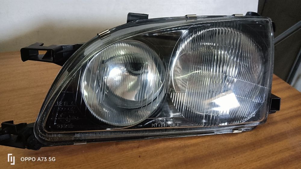 Farol Toyota Avensis ótica 1998 esquerda Nova