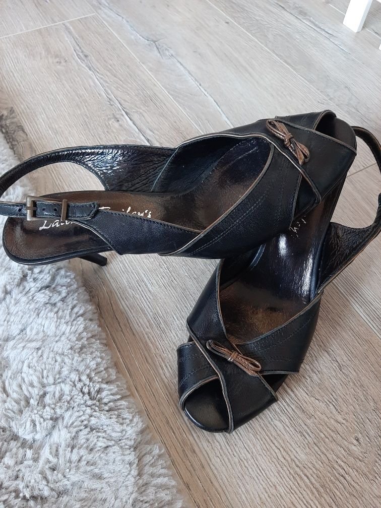 Buty eleganckie szpilki czarne złote skórzane Laura Bailey's 38