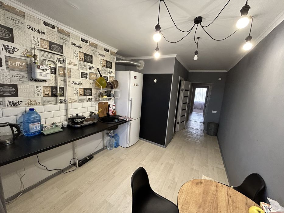 Посуточно двухкомнатная квартра центр есть другие варианты звоните!