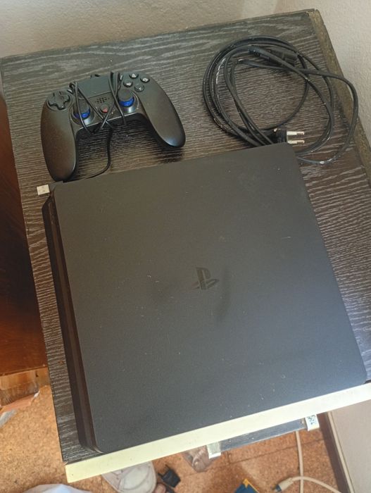 PlayStation 4 slim 1tb