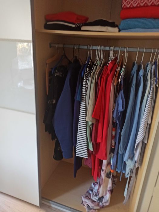 Szafa z przesuwnymi drzwiami