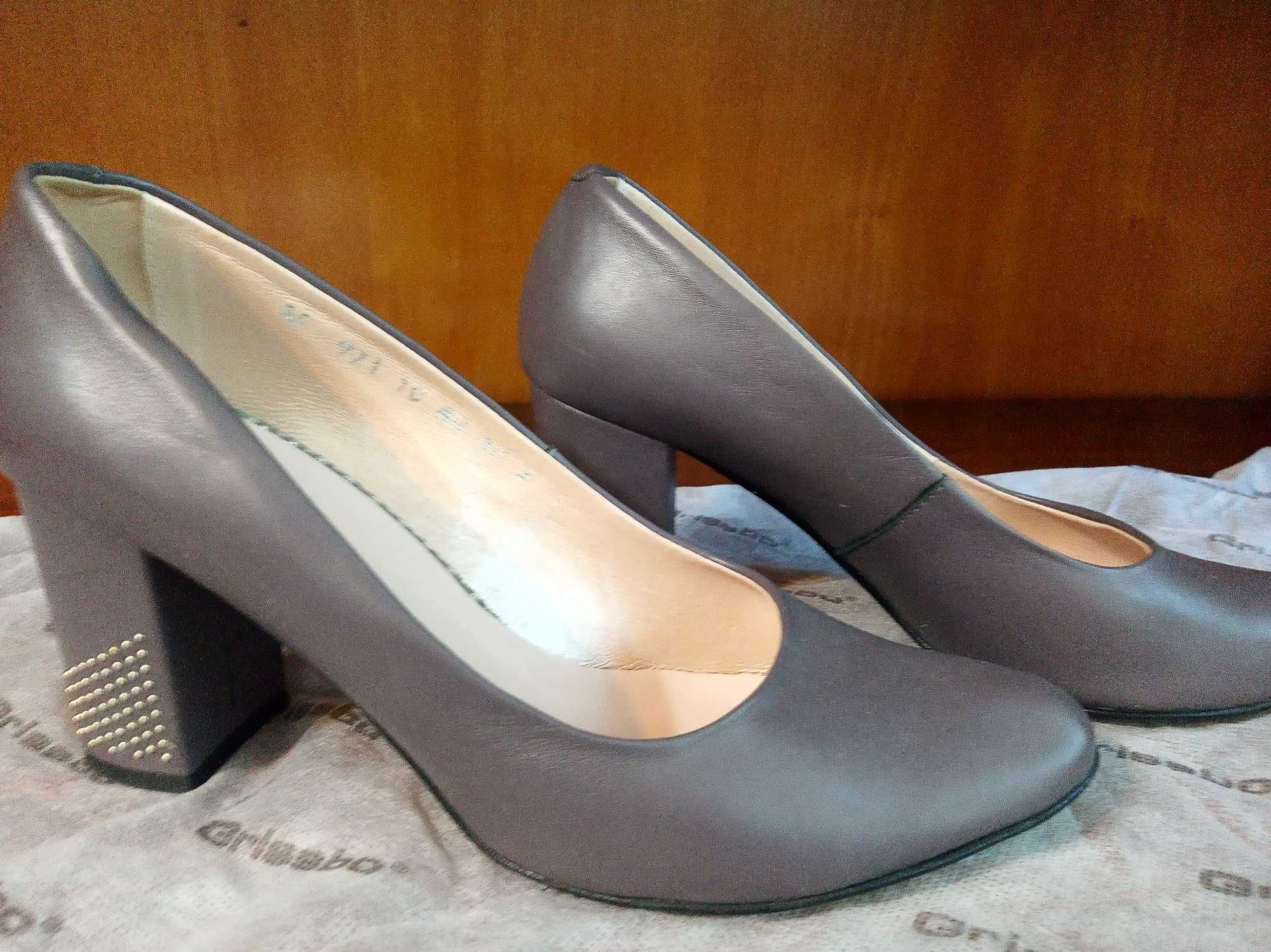 Женские кожаные модельные туфли размер 40 (39)