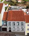 Moradia de Estilo Clássico com Garagem no Coração de Angra do Heroísmo