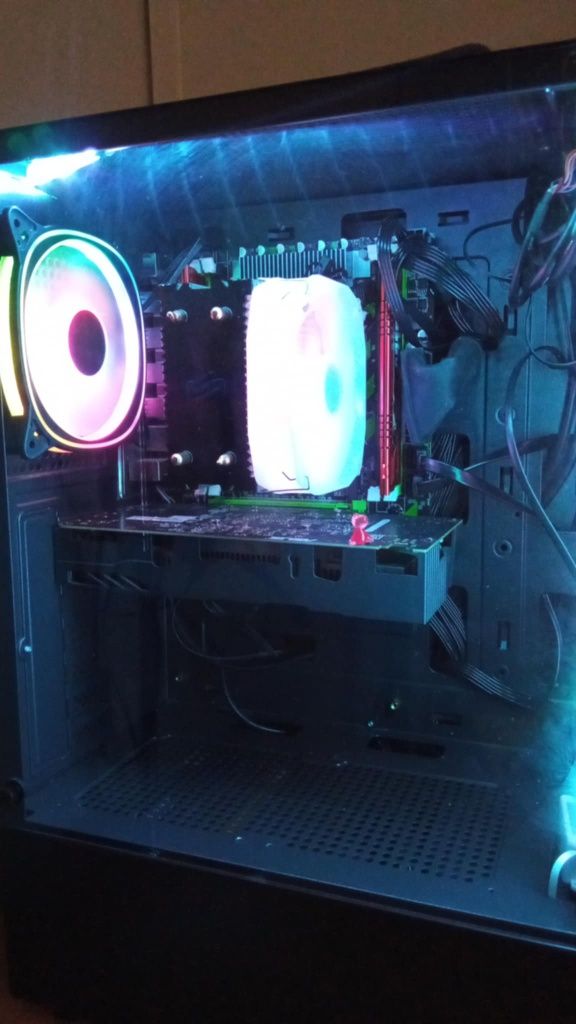 Sprzedam komputer gamingowy z monitorem 144hz