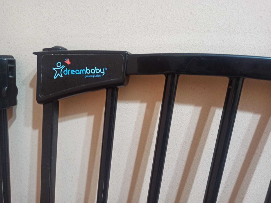 Bramka zabezpieczająca schody, barierka na drzwi, rozporowa, czarna.