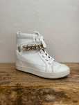 Białe sneakersy na koturnie z łańcuchem Guess 37