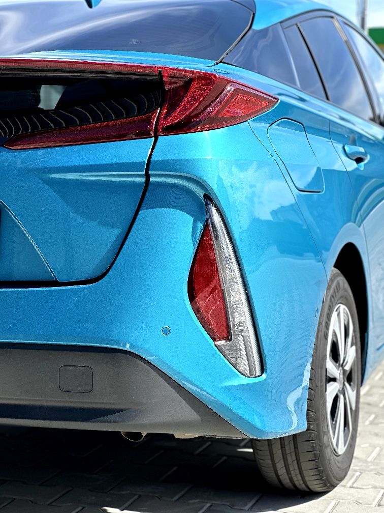 Toyota prius prime 2017 р