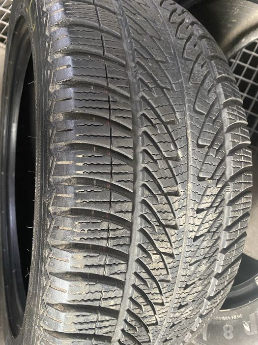 Opony zimowe para 235/45R17 Goodyear Ultragrip 8 97V 14r.6.2mm