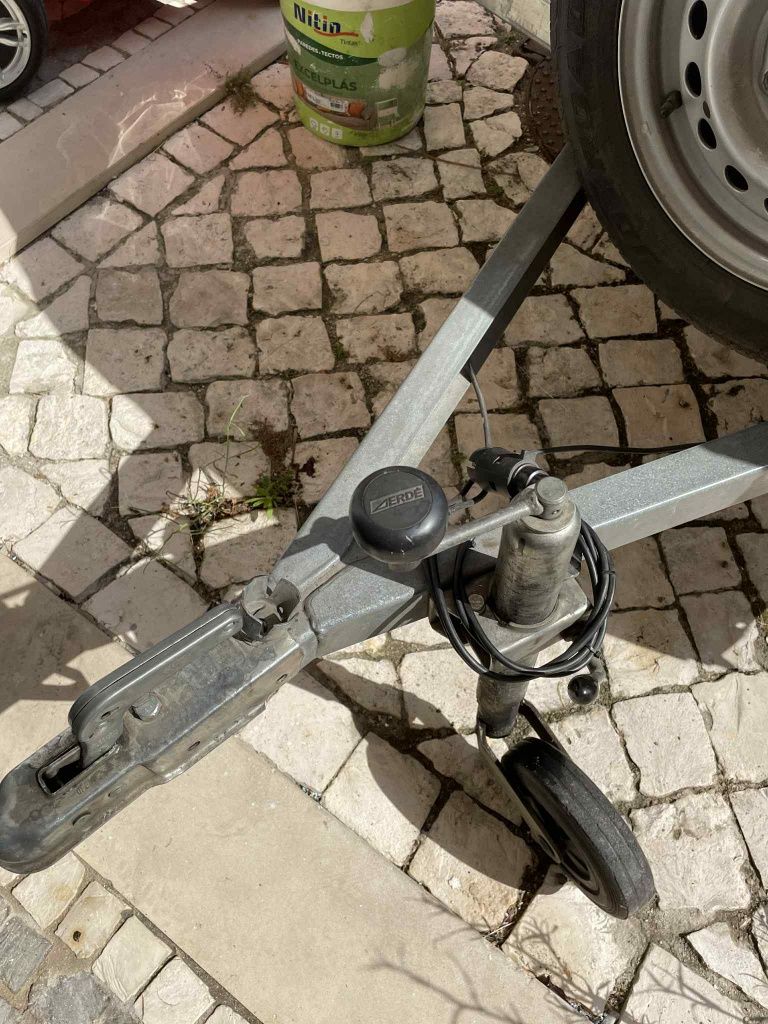Vendo atrelado de transporte