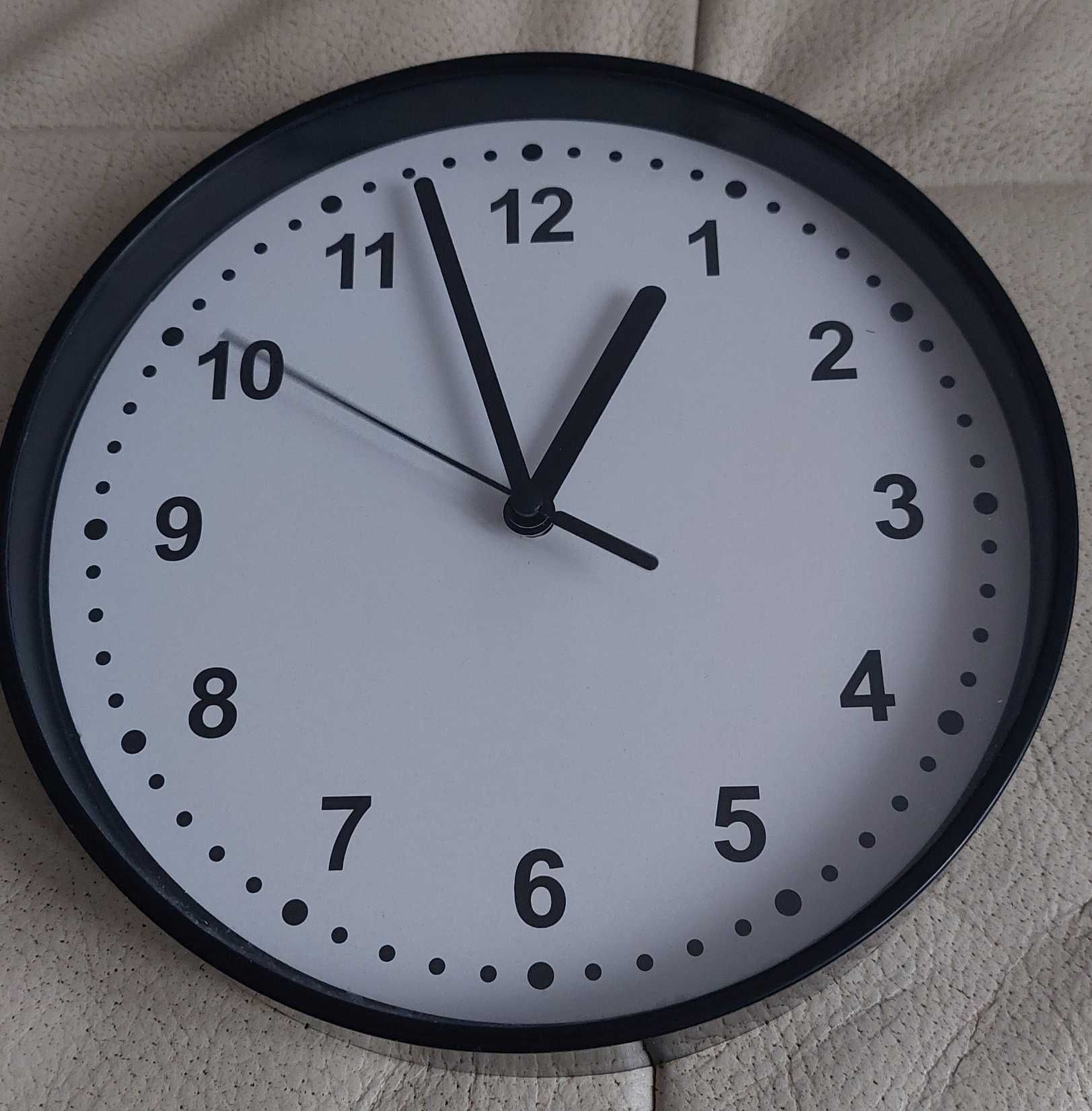 Klasyczny, czytelny zegar ścienny ~20 cm średnicy