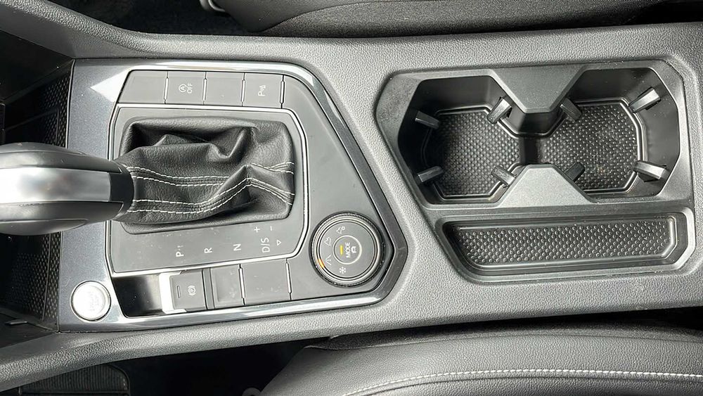 Volkswagen Tiguan      2021