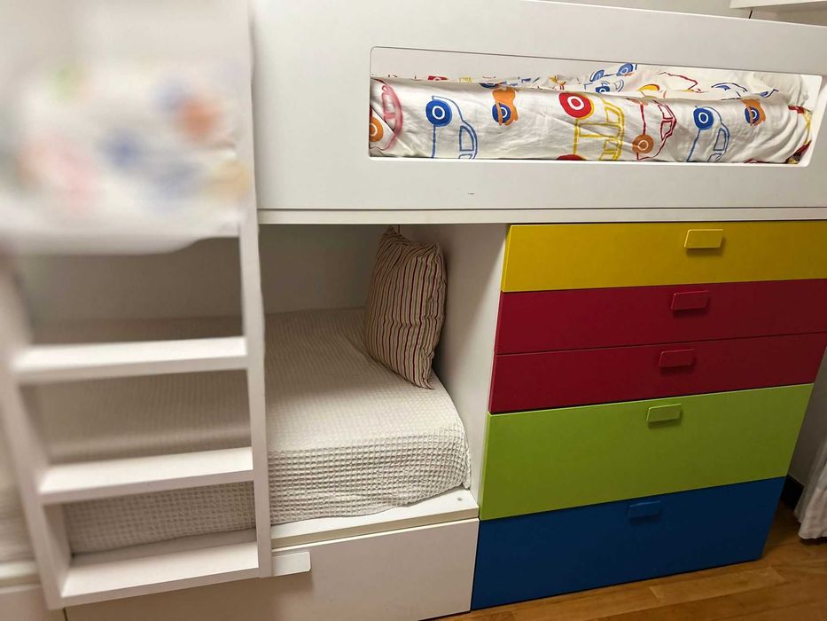 Beliche com arrumação e colchões incluídos