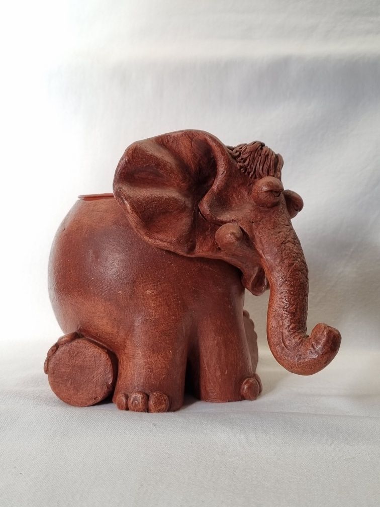 Elefante em barro com 11 cm