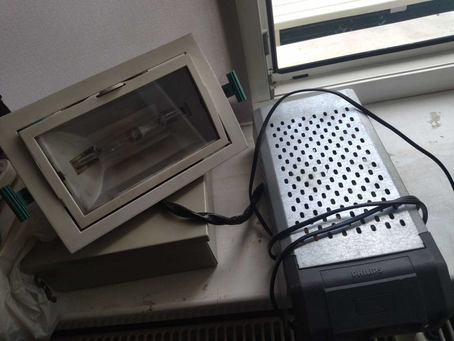 Philips Встраиваемые прожектоp MBS 200 в басейн под ремонт