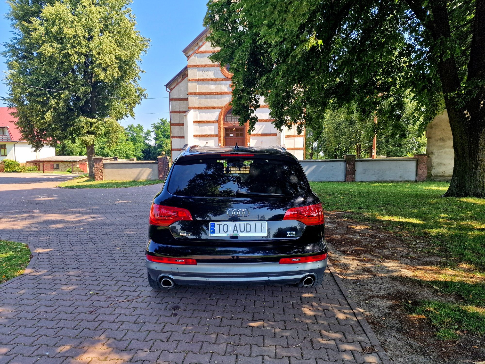 Audi q7 
Wynajem do Wożenia do Ślubu . 
Cena od  200 Złotych