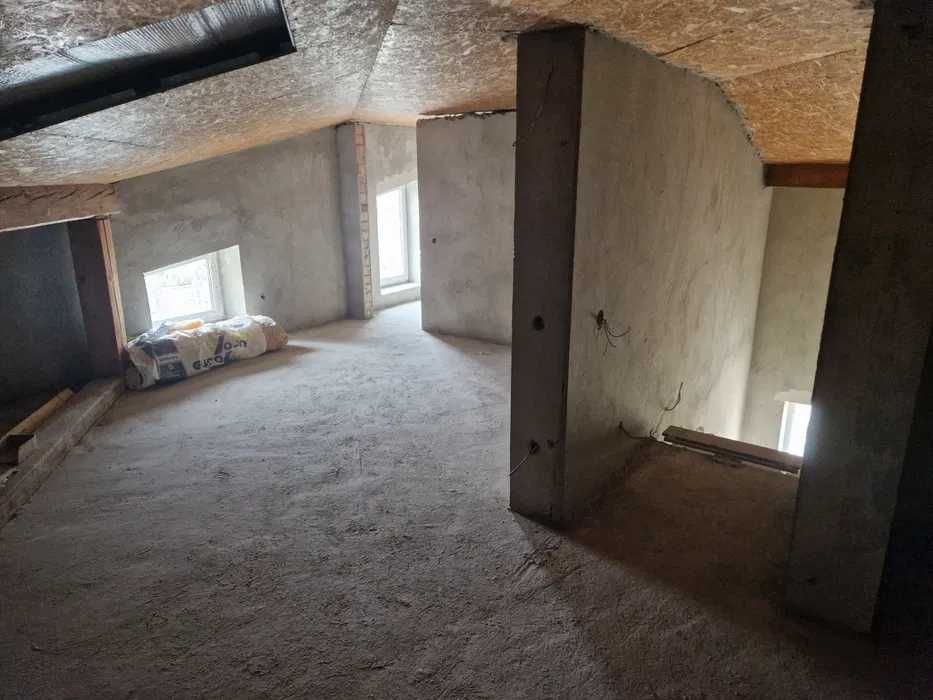 Продаж будинку з незавершеним ремонтом